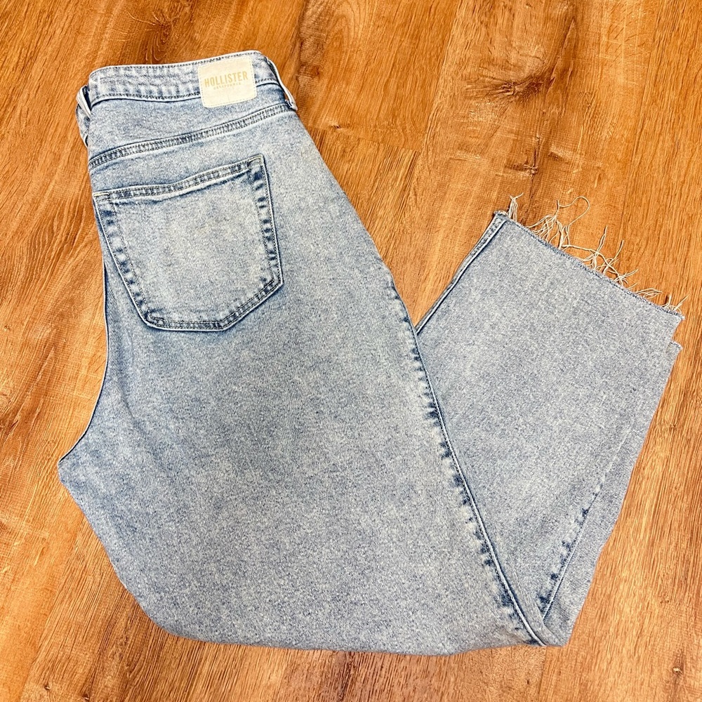 Hollister Curvy Ultra High-Rise Vintage Ankle Straight Jeans Light Wash